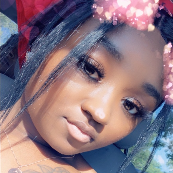 Meet your Posher, Carlese - Picture 2 of 4